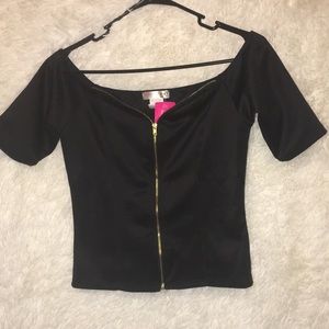 Fun, Fitted Black Top with gold zipper! Size Large